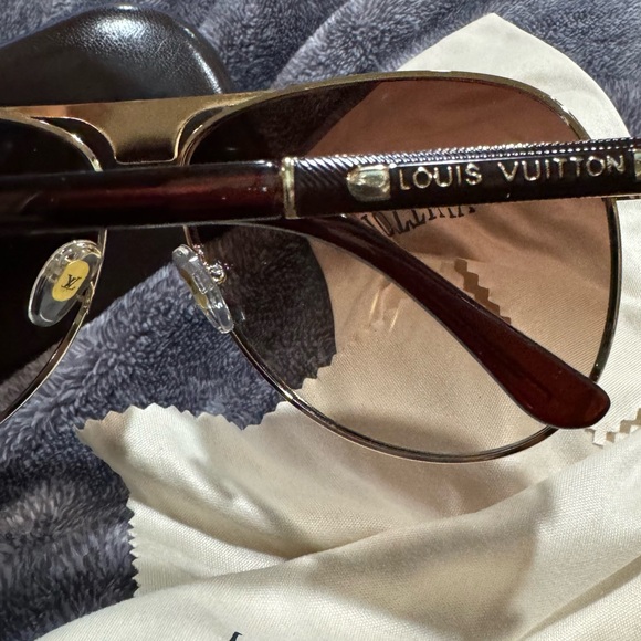 Gorgeous Louis Vuitton sunglasses brown with box! Pristine conditions - Picture 7 of 8